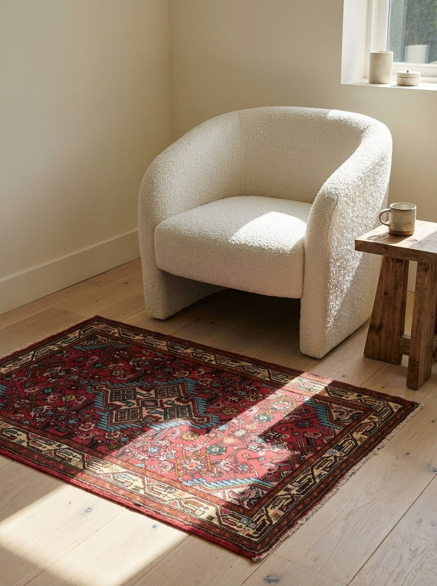 Assadabad — Hand-knotted, 80x129 cm, Red, 100% Virgin Wool | Detail view
