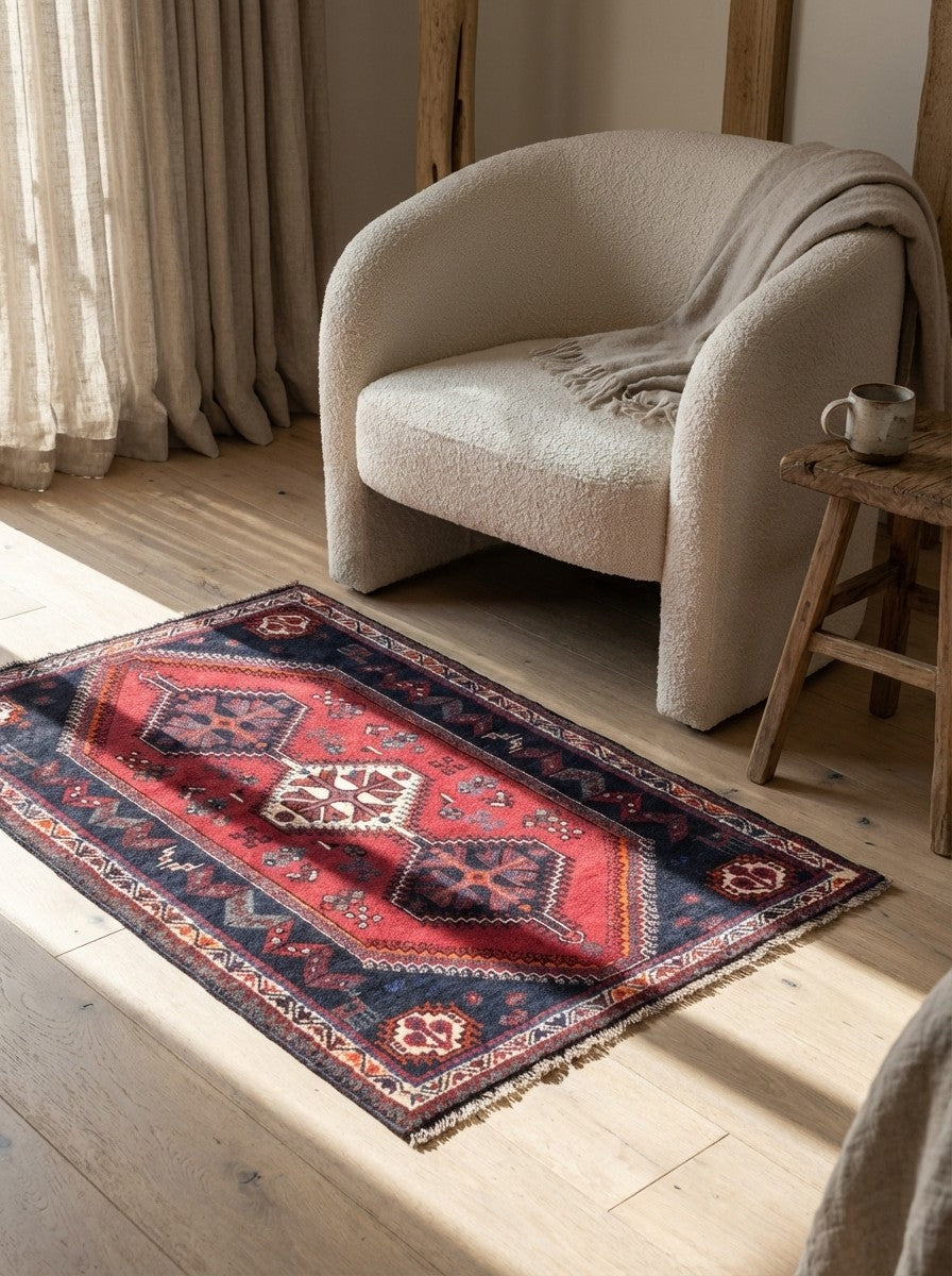 Gashgai — Hand-knotted, 108x155 cm, Red, 100% Virgin Wool | Detail view