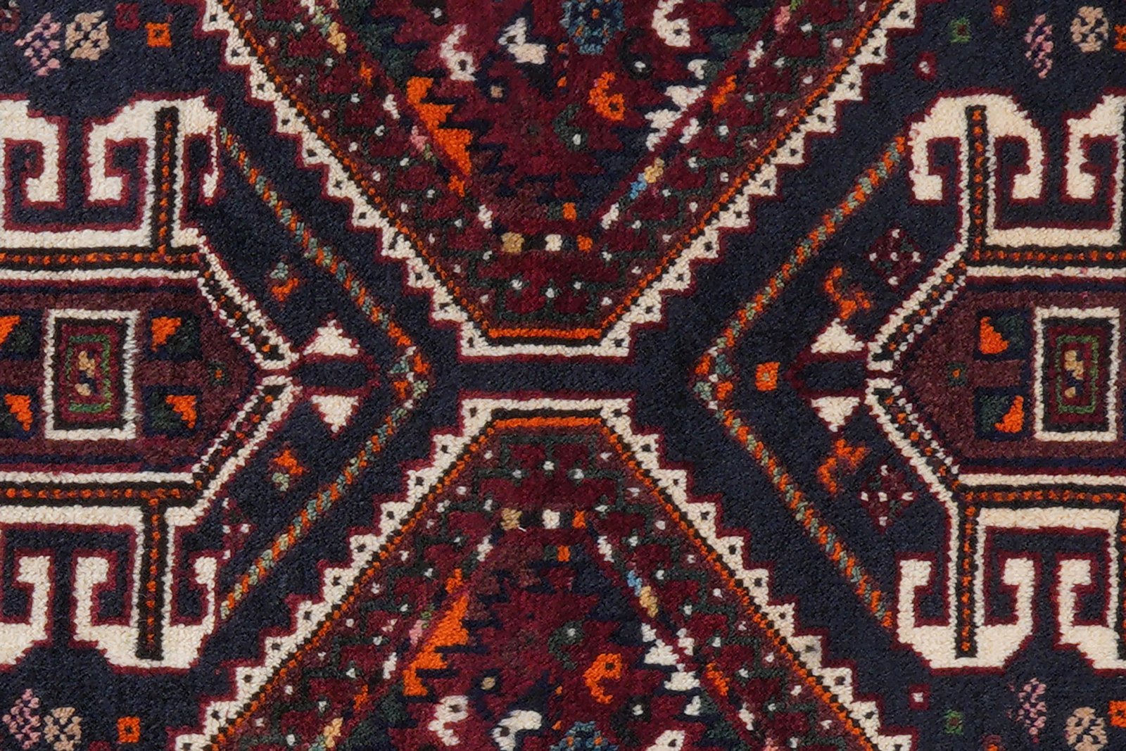 Shiraz — Hand-knotted, 101x153 cm, Red, 100% Virgin Wool | View 7