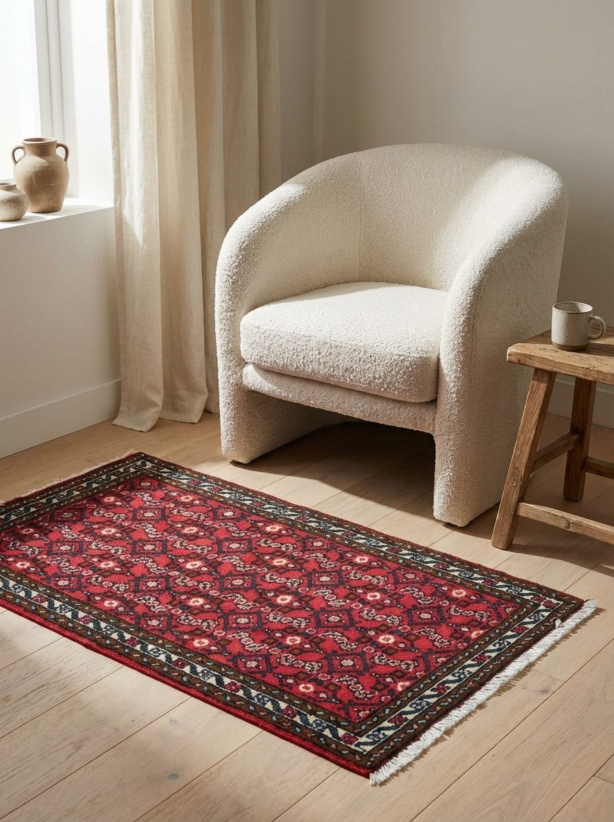 Hosseinabad — Hand-knotted, 65x119 cm, Red, 100% Virgin Wool | Detail view