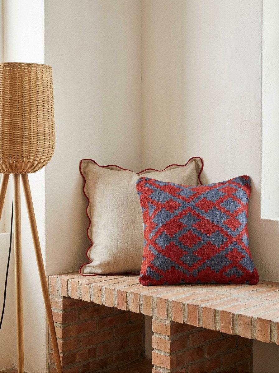 Kelim Kissen — Handgefertigt, 65x65 cm, Bunt, 100% Virgin Wool | Back view