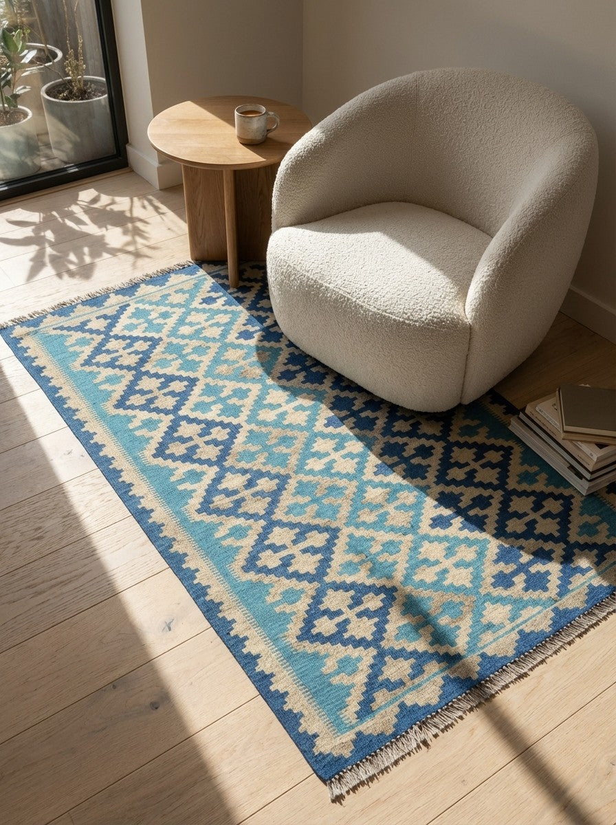 Kelim Gashgai — Handmade, 104x160 cm, Blue, 100% Virgin Wool | Detail view