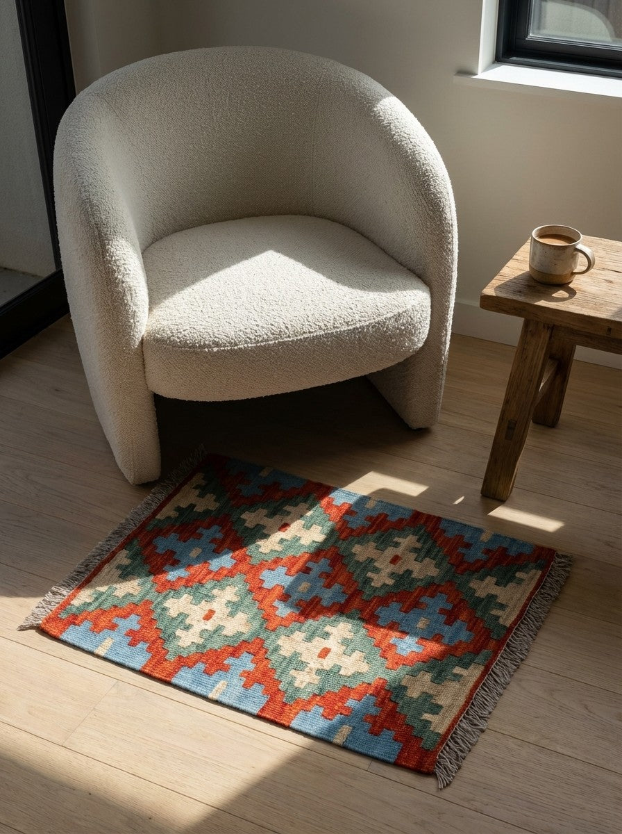 Kelim Gashgai — Handmade, 43x59 cm, Multicolor, 100% Virgin Wool | Detail view