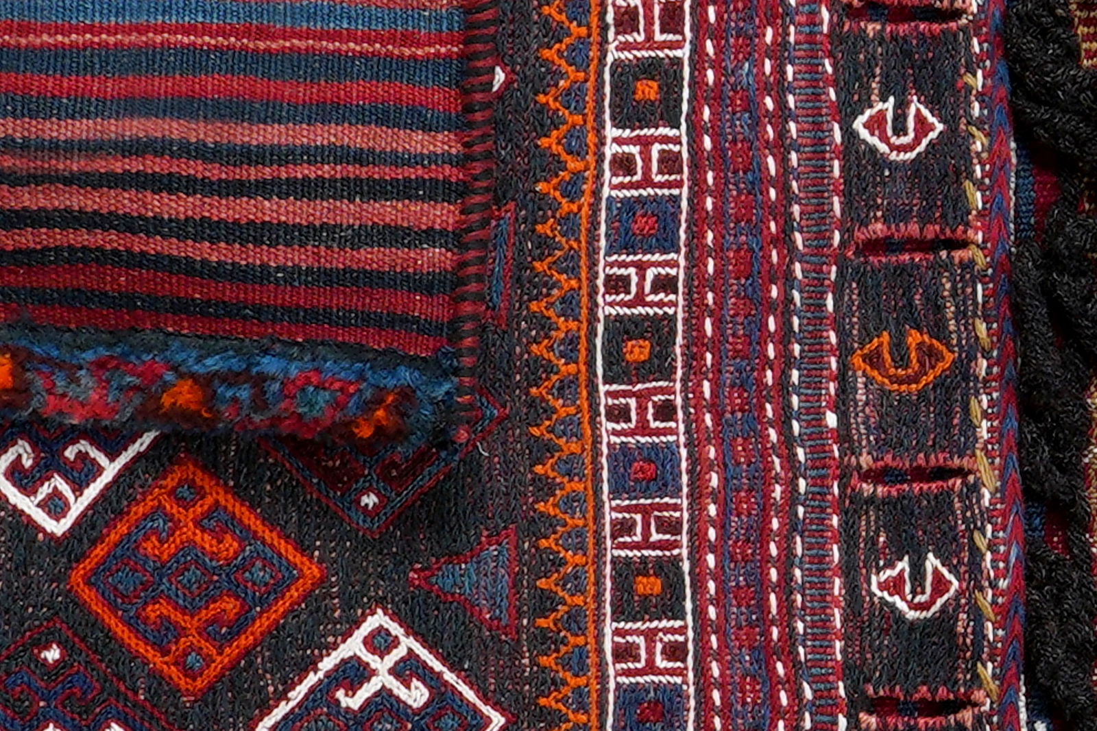 Khorjin — Handgefertigt, 80x58 cm, Bunt, 100% Virgin Wool | View 6