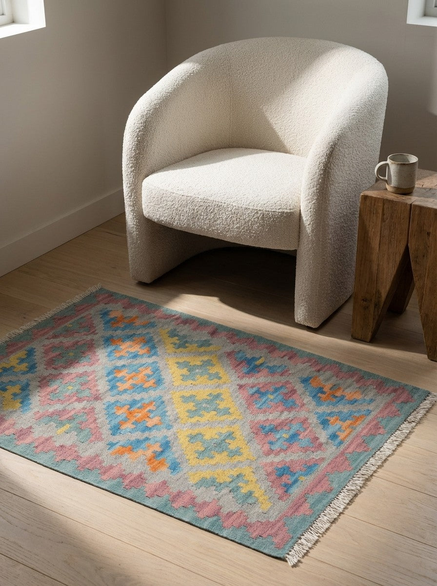 Kelim Gashgai — Handmade, 64x91 cm, Grey, 100% Virgin Wool | Detail view