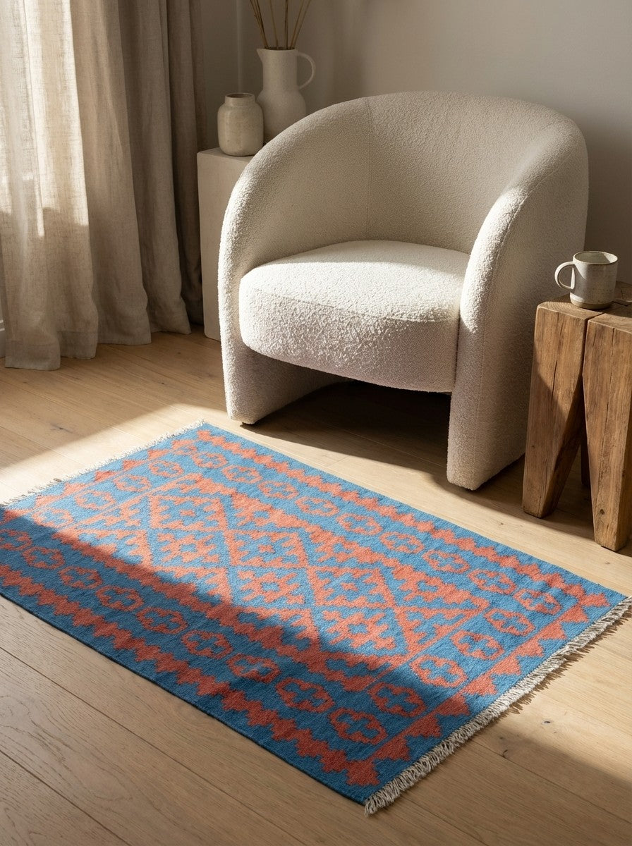 Kelim Gashgai — Handmade, 83x121 cm, Red, 100% Virgin Wool | Detail view