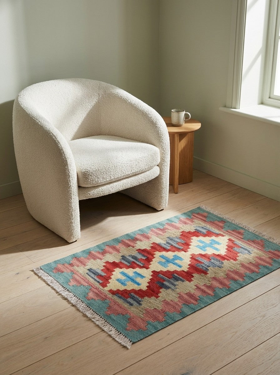 Kelim Gashgai — Handmade, 47x64 cm, Beige, 100% Virgin Wool | Detail view