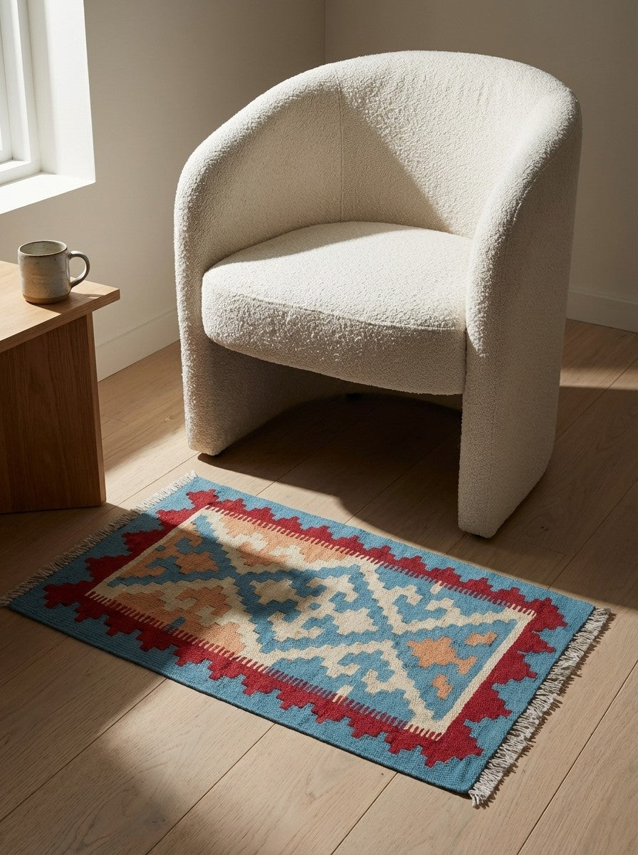 Kelim Gashgai — Handmade, 40x64 cm, Blue, 100% Virgin Wool | Detail view