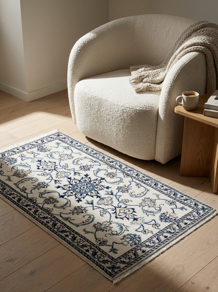 Nain 12La — Hand-knotted, 71x135 cm, Beige, 100% Virgin Wool | Detail view