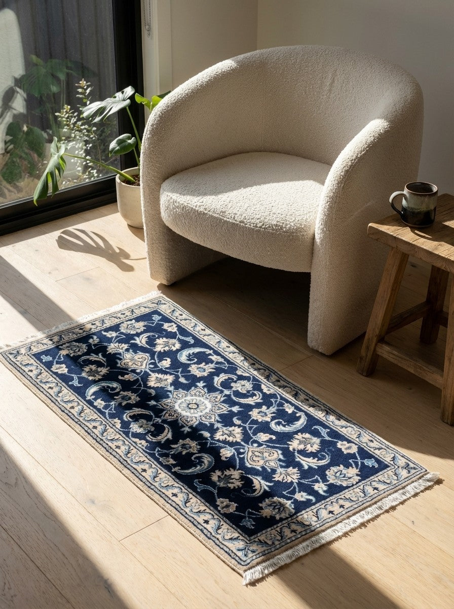 Nain 12La — Hand-knotted, 69x139 cm, Blue, 100% Virgin Wool | Detail view