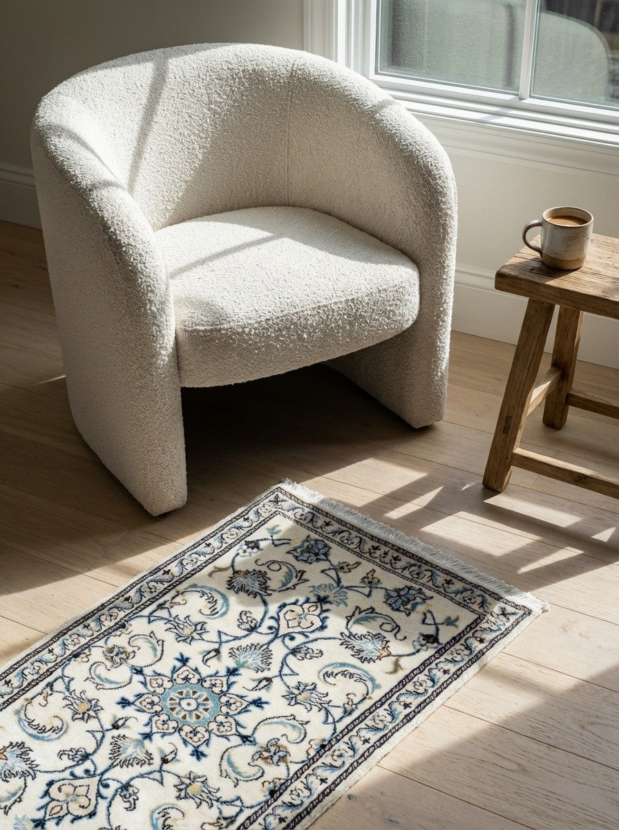 Nain 12La — Hand-knotted, 70x139 cm, Beige, 100% Virgin Wool | Detail view