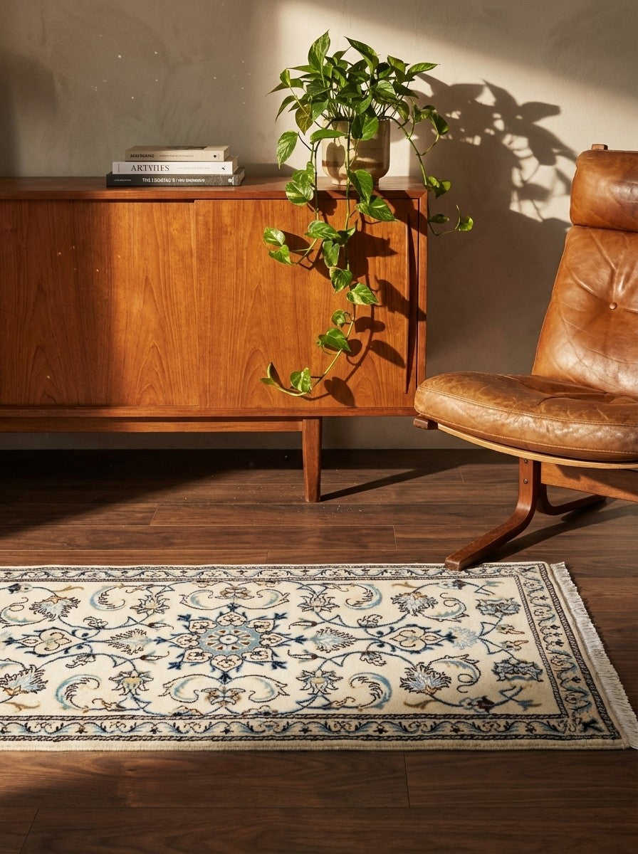 Nain 12La — Hand-knotted, 70x139 cm, Beige, 100% Virgin Wool | Back view