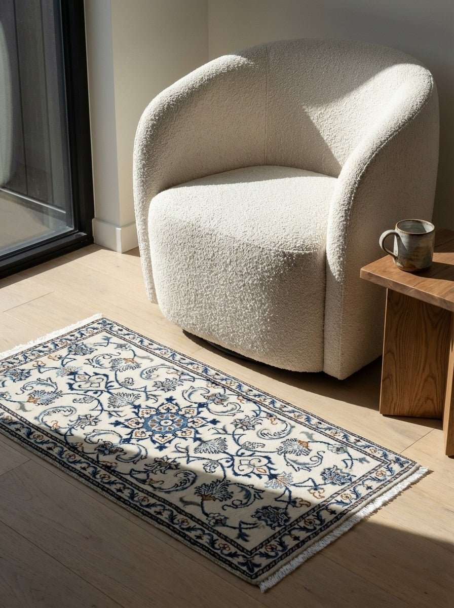 Nain 12La — Hand-knotted, 70x138 cm, Beige, 100% Virgin Wool | Detail view