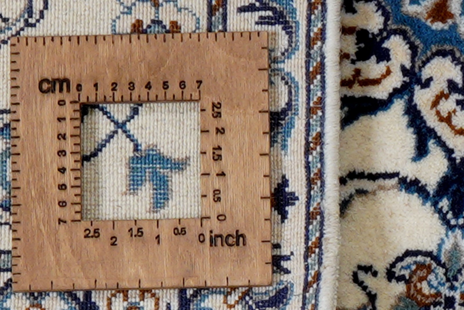 Nain 12La — Hand-knotted, 70x138 cm, Beige, 100% Virgin Wool | View 8