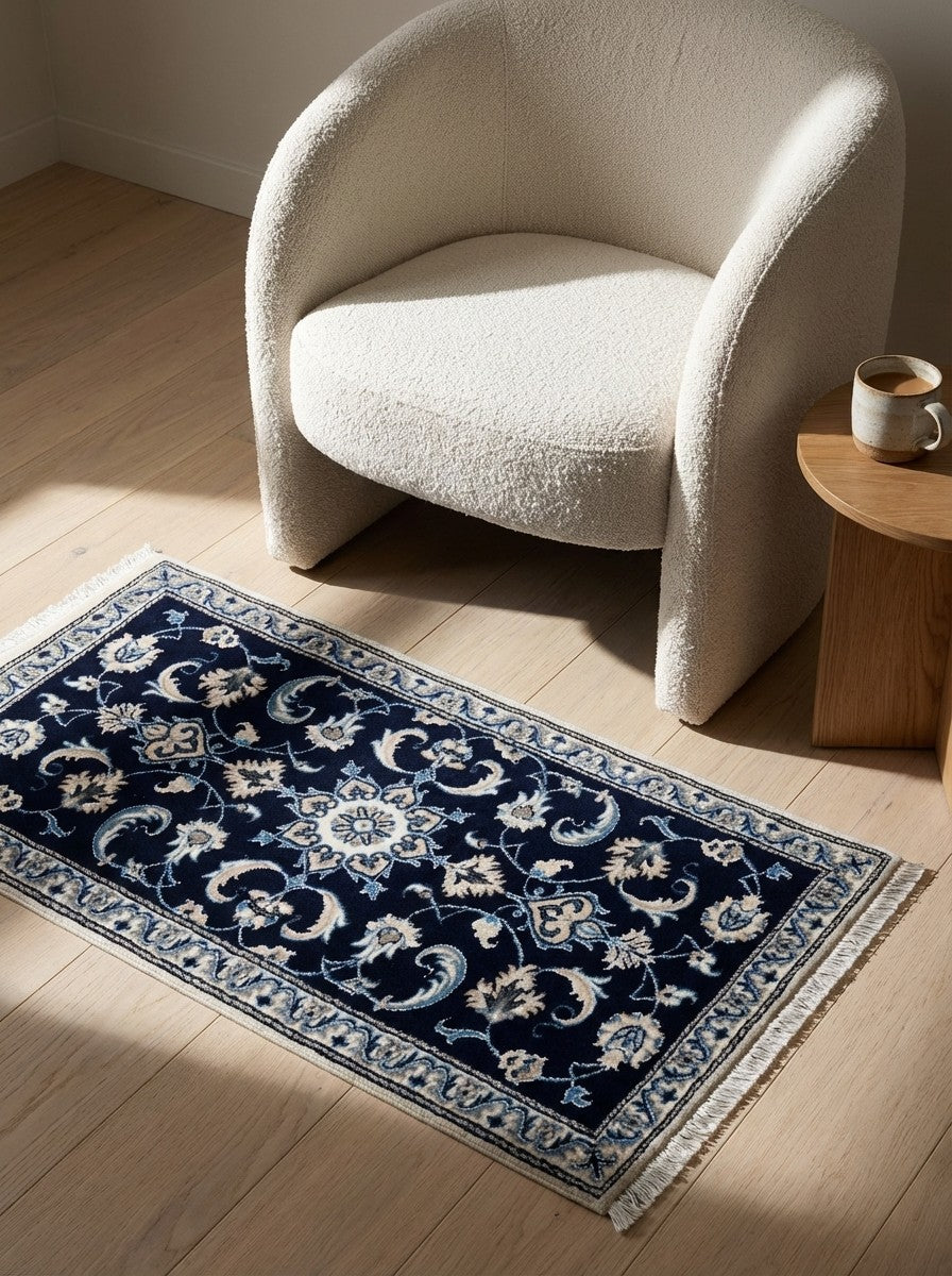 Nain 12La — Hand-knotted, 68x140 cm, Blue, 100% Virgin Wool | Detail view