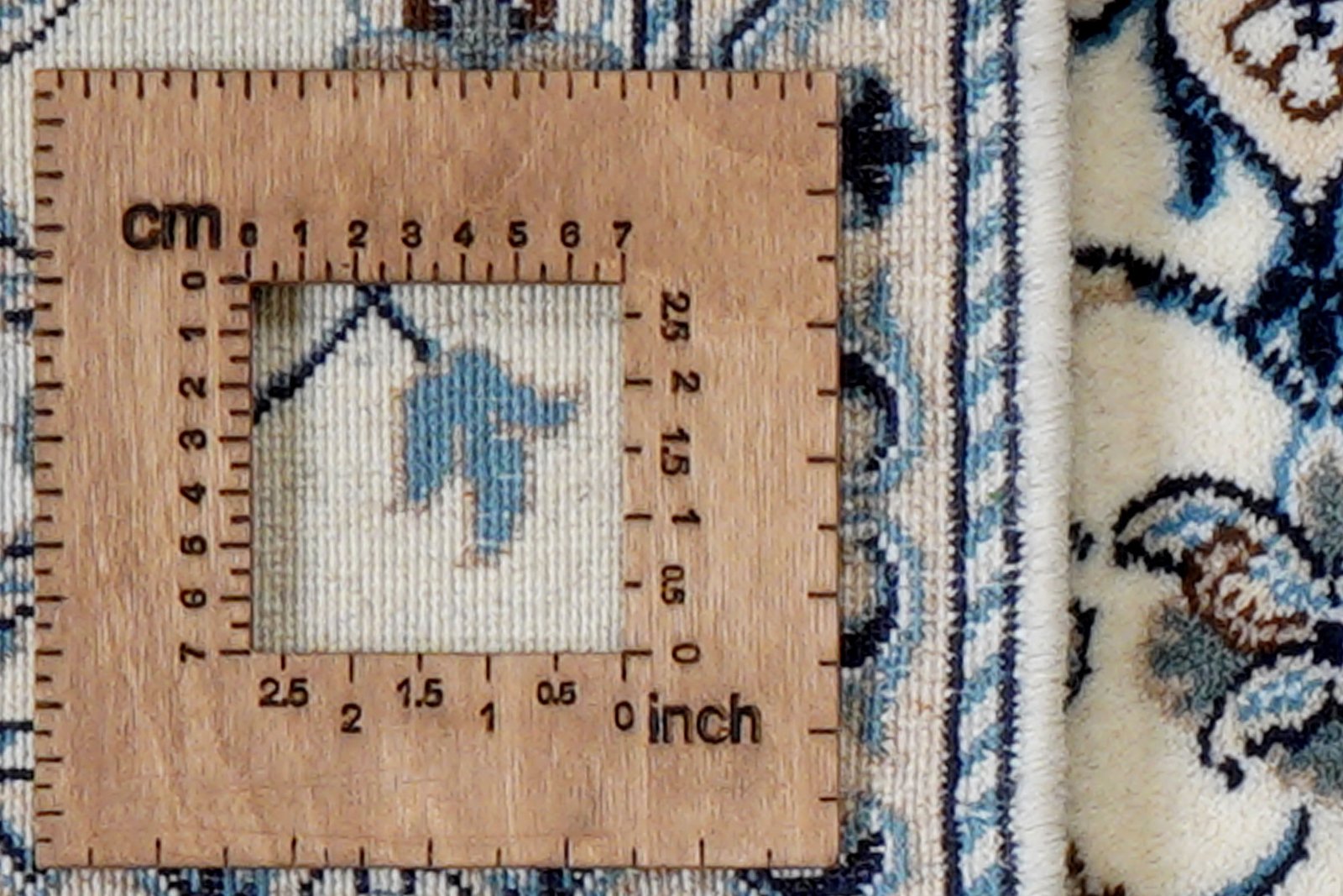 Nain 12La — Hand-knotted, 68x135 cm, Beige, 100% Virgin Wool | View 8