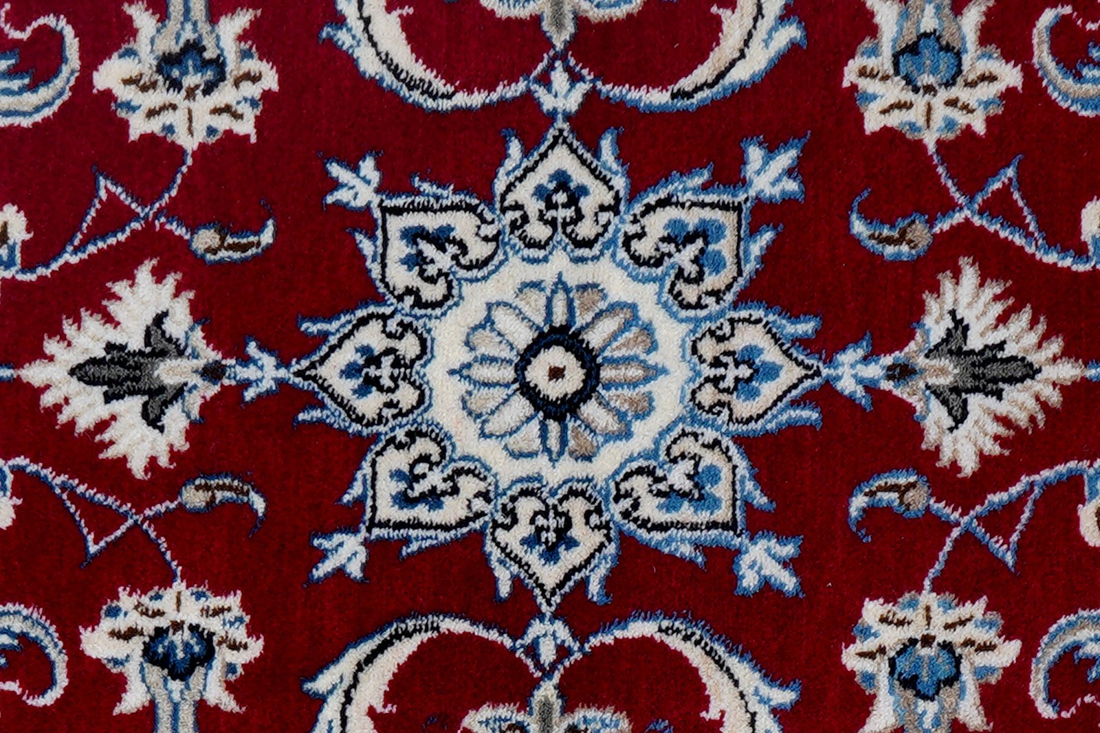 Nain 12La — Hand-knotted, 69x138 cm, Red, 100% Virgin Wool | View 6