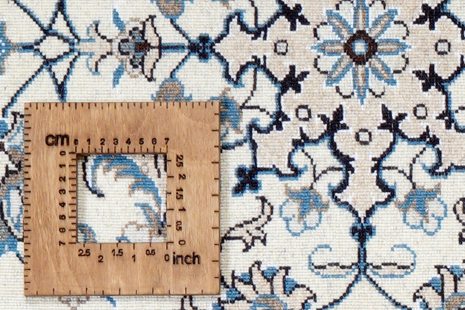 Nain 12La — Hand-knotted, 58x86 cm, Beige, 100% Virgin Wool | View 8