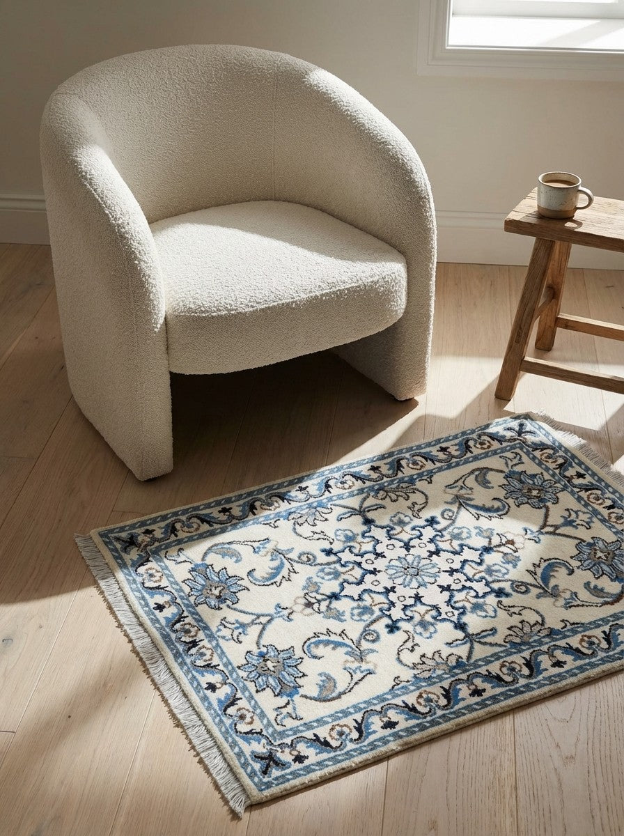 Nain 12La — Hand-knotted, 58x84 cm, Beige, 100% Virgin Wool | Detail view