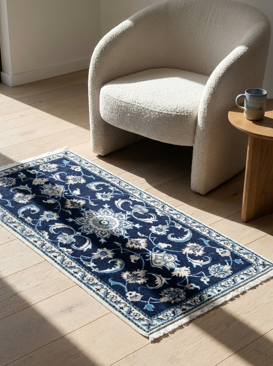 Nain 12La — Hand-knotted, 67x136 cm, Blue, 100% Virgin Wool | Detail view