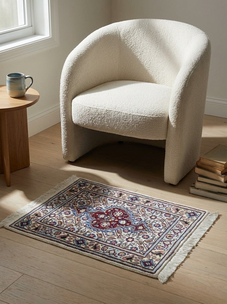 Moud Mahi — Hand-knotted, 39x56 cm, Beige, 100% Virgin Wool | Detail view