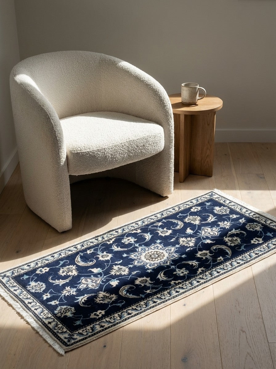 Nain 12La — Hand-knotted, 68x140 cm, Blue, 100% Virgin Wool | Detail view