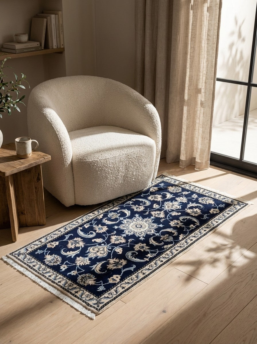 Nain 12La — Hand-knotted, 66x132 cm, Blue, 100% Virgin Wool | Detail view