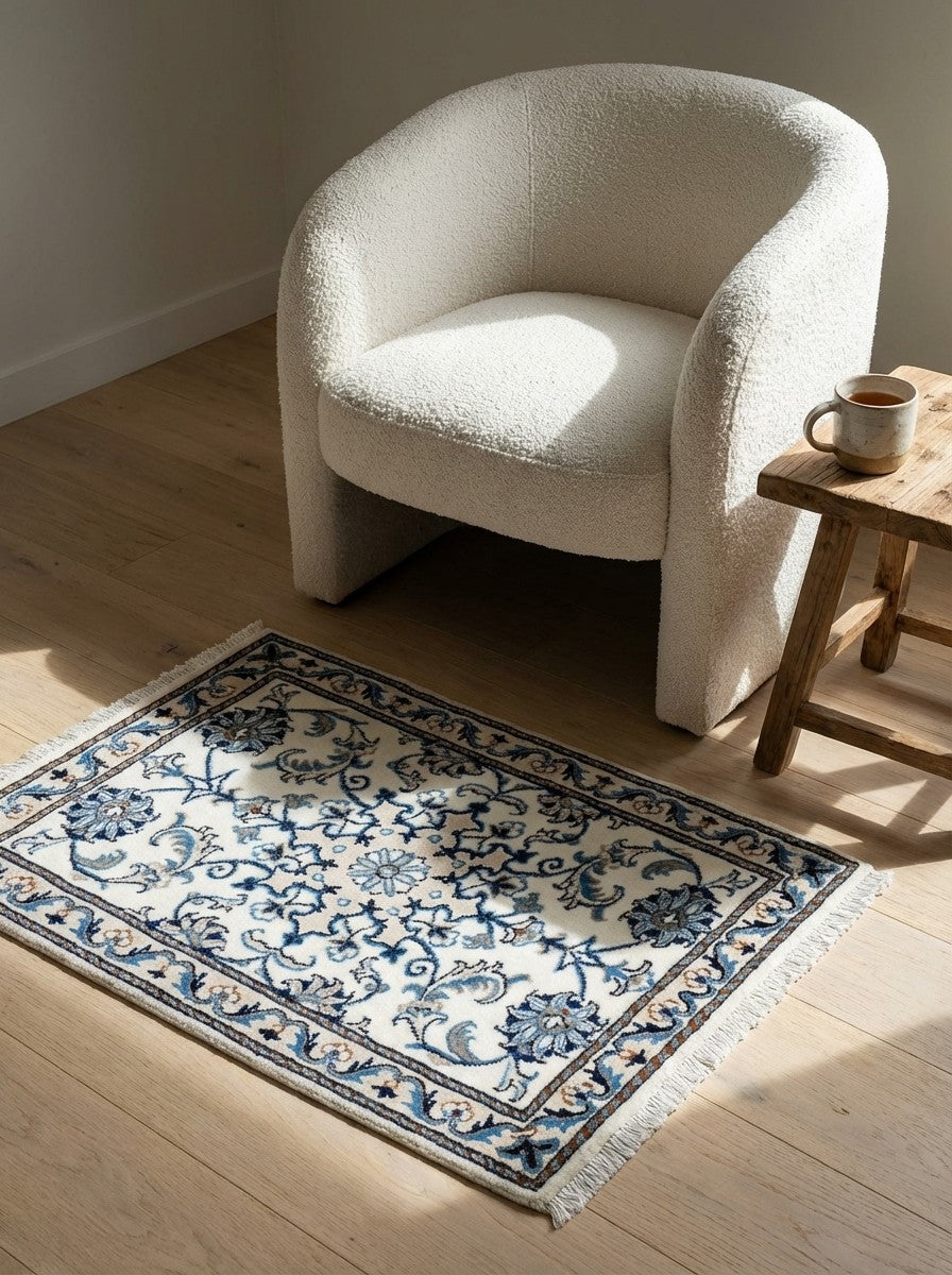 Nain 12La — Hand-knotted, 60x85 cm, Beige, 100% Virgin Wool | Detail view