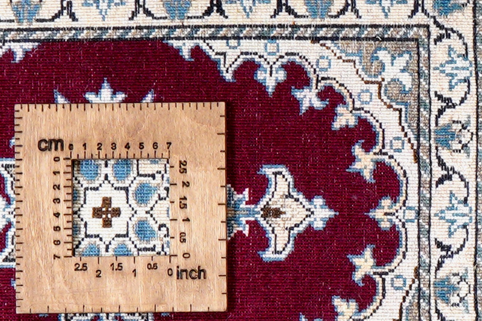 Nain 12La — Hand-knotted, 39x58 cm, Red, 100% Virgin Wool | View 8
