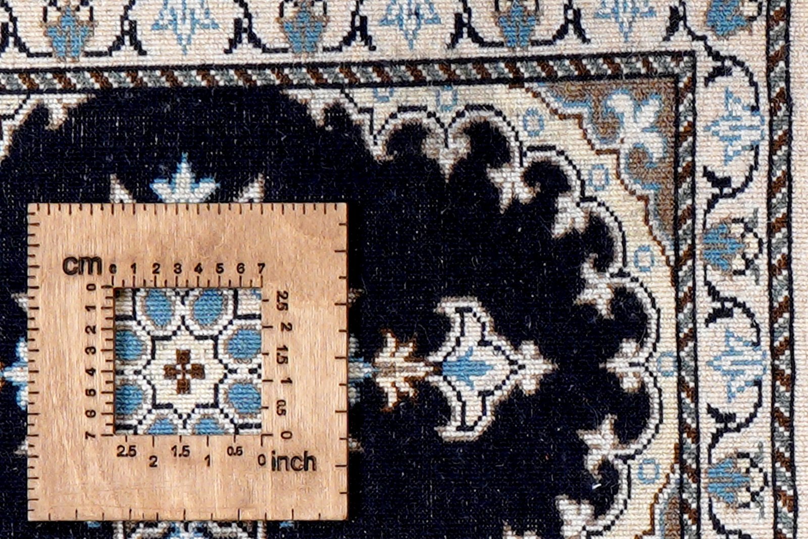 Nain 12La — Hand-knotted, 41x59 cm, Blue, 100% Virgin Wool | View 8