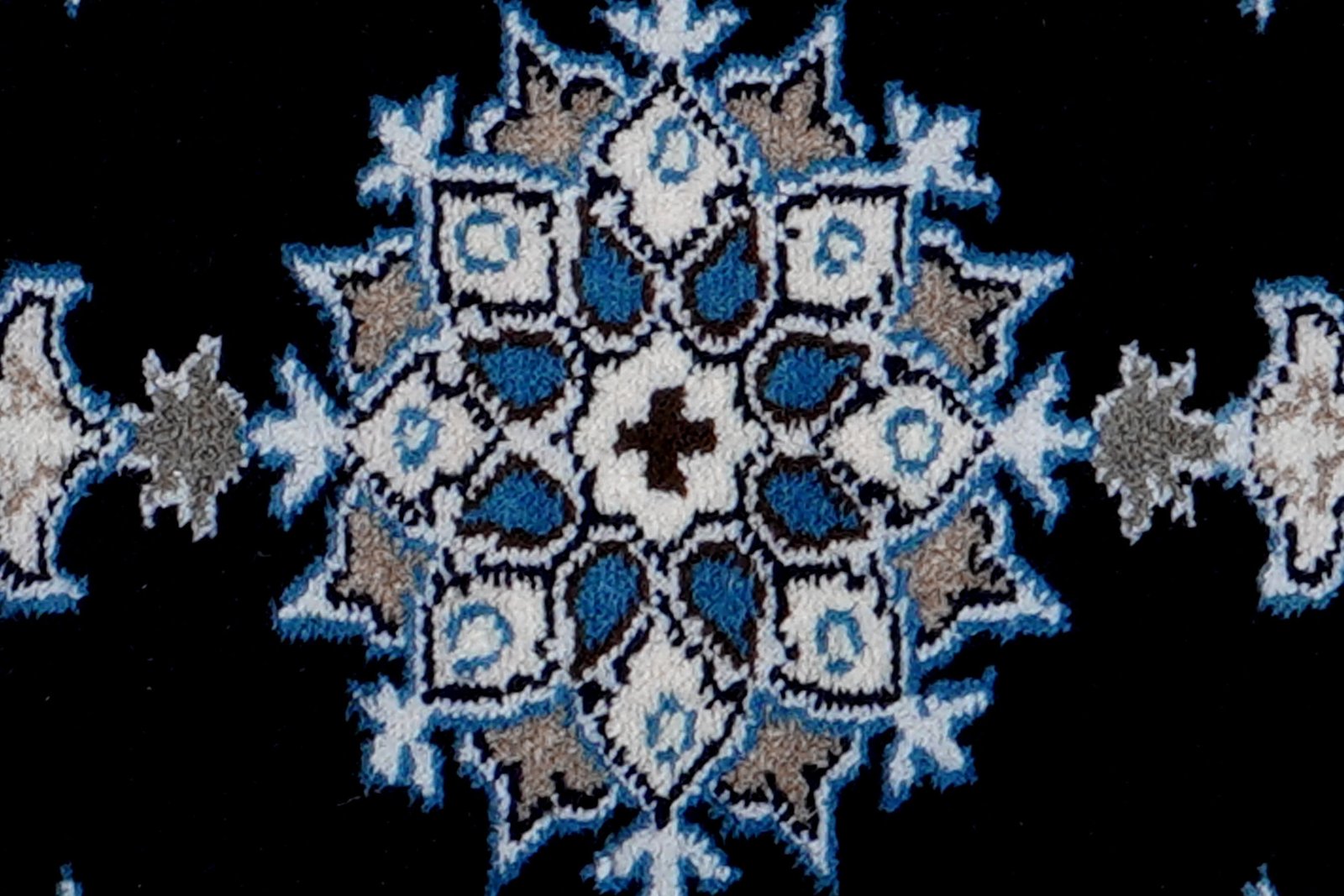 Nain 12La — Hand-knotted, 41x62 cm, Blue, 100% Virgin Wool | View 6