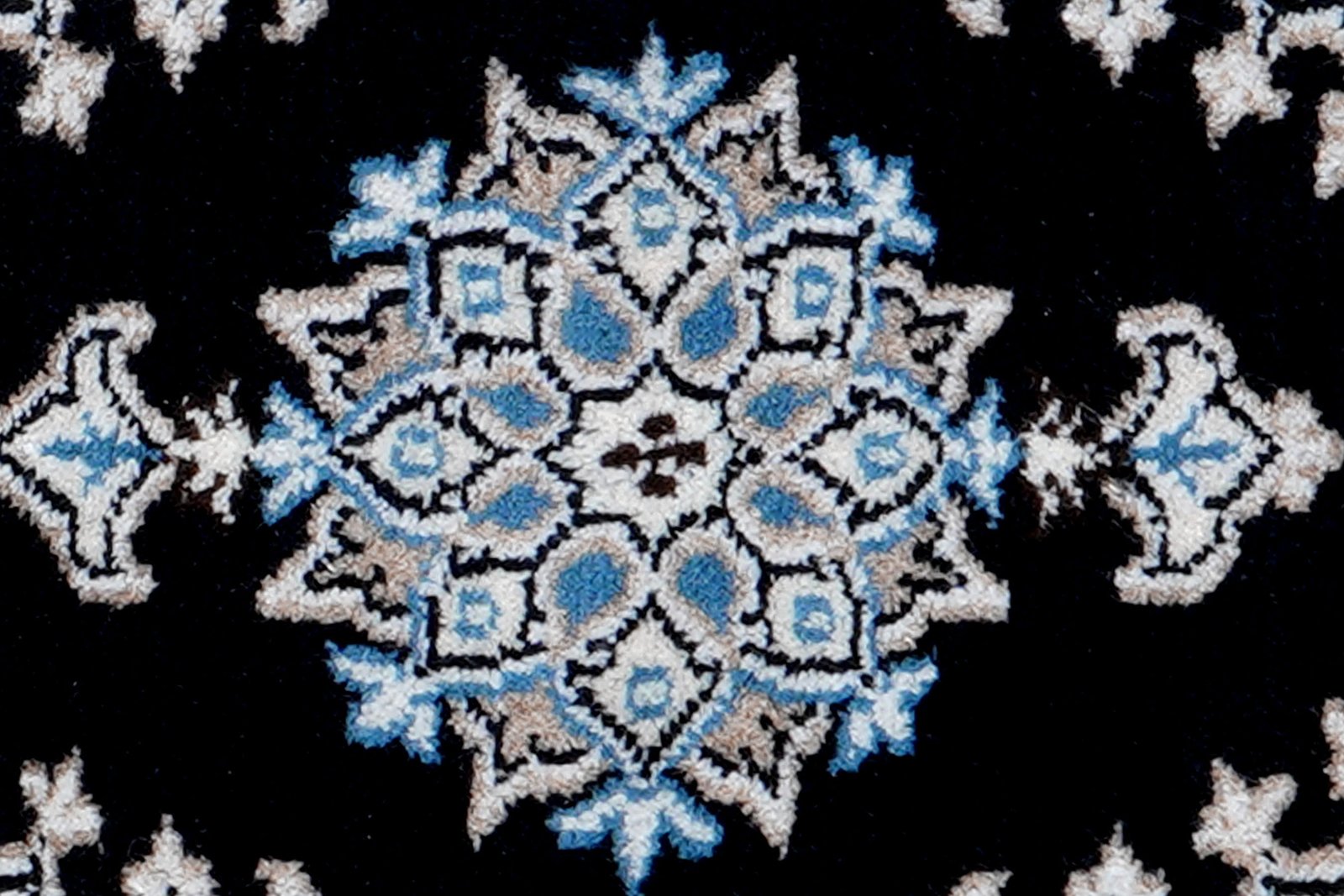 Nain 12La — Hand-knotted, 40x58 cm, Blue, 100% Virgin Wool | View 6