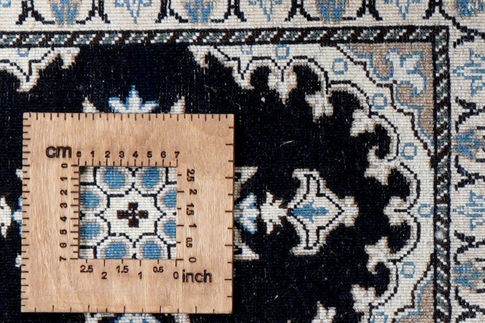 Nain 12La — Hand-knotted, 40x58 cm, Blue, 100% Virgin Wool | View 8