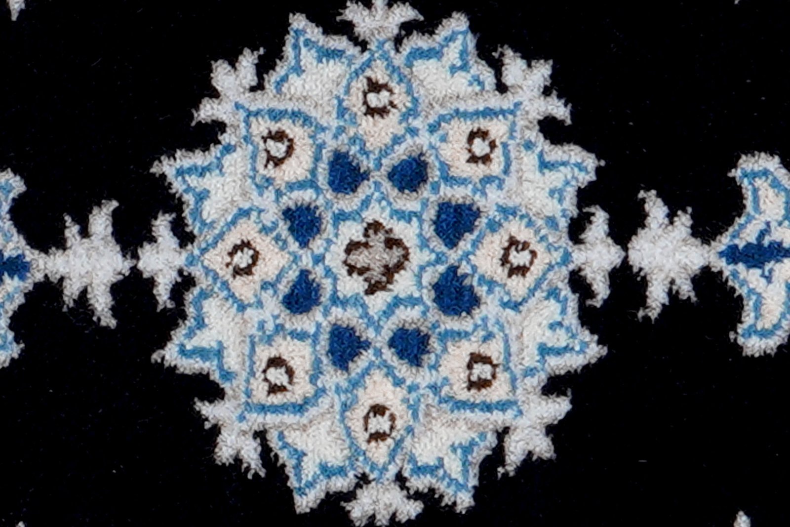 Nain 12La — Hand-knotted, 41x61 cm, Blue, 100% Virgin Wool | View 6