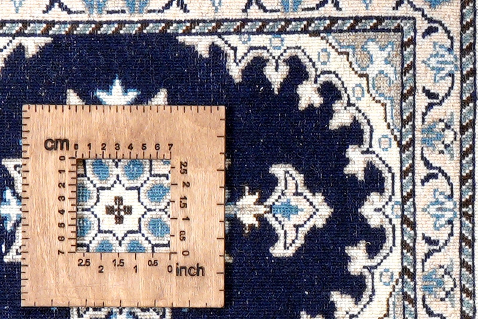 Nain 12La — Hand-knotted, 40x57 cm, Blue, 100% Virgin Wool | View 8
