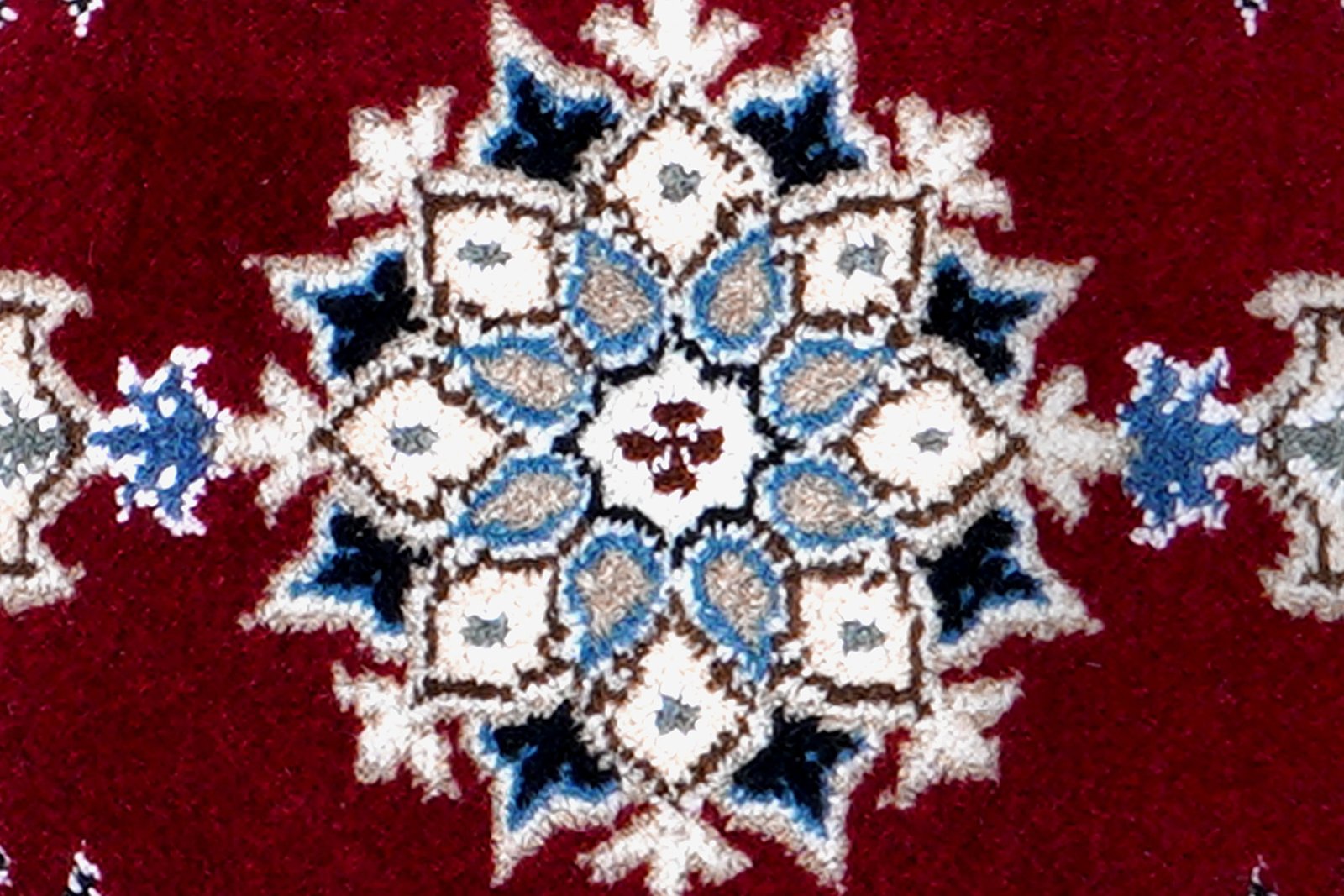 Nain 12La — Hand-knotted, 39x59 cm, Red, 100% Virgin Wool | View 6