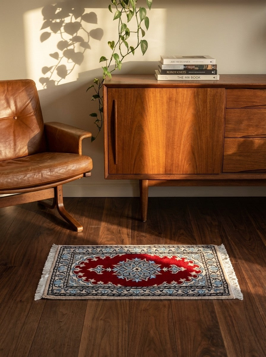Nain 12La — Hand-knotted, 39x59 cm, Red, 100% Virgin Wool | Back view