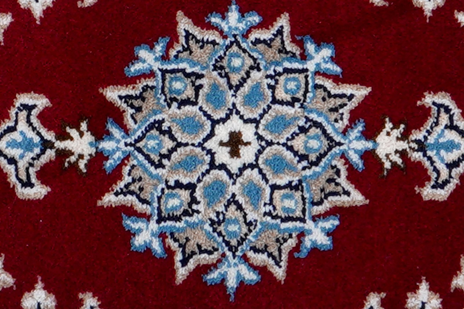 Nain 12La — Hand-knotted, 39x59 cm, Red, 100% Virgin Wool | View 6