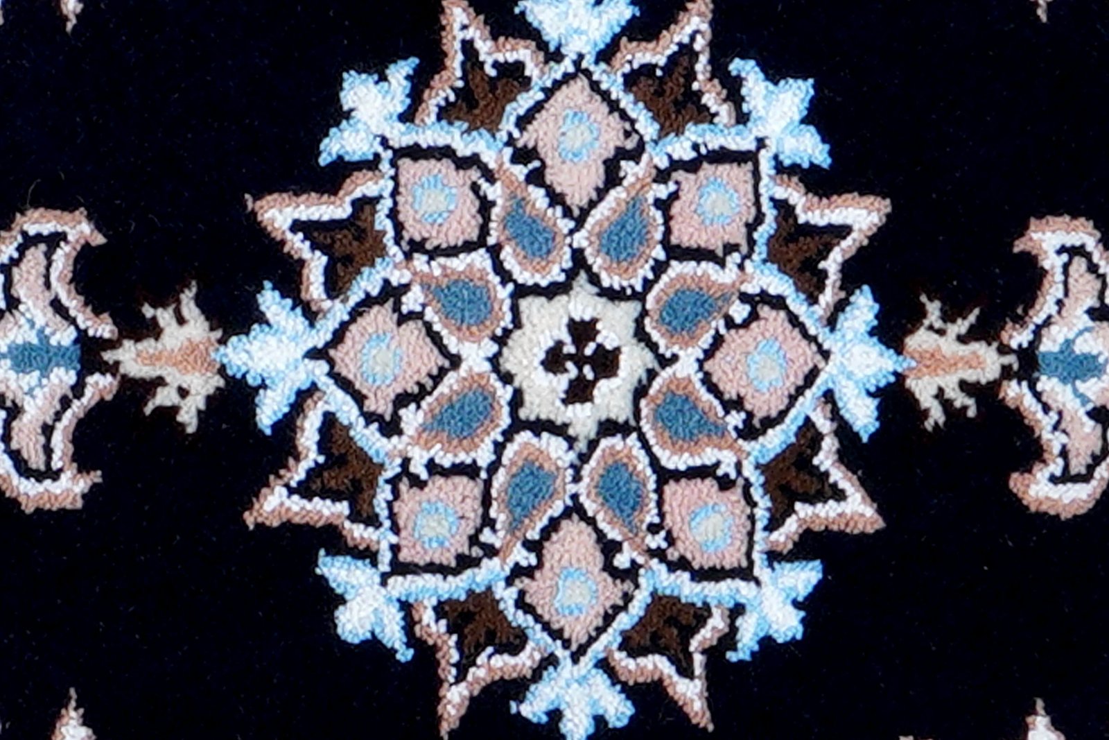 Nain 12La — Hand-knotted, 41x60 cm, Blue, 100% Virgin Wool | View 6