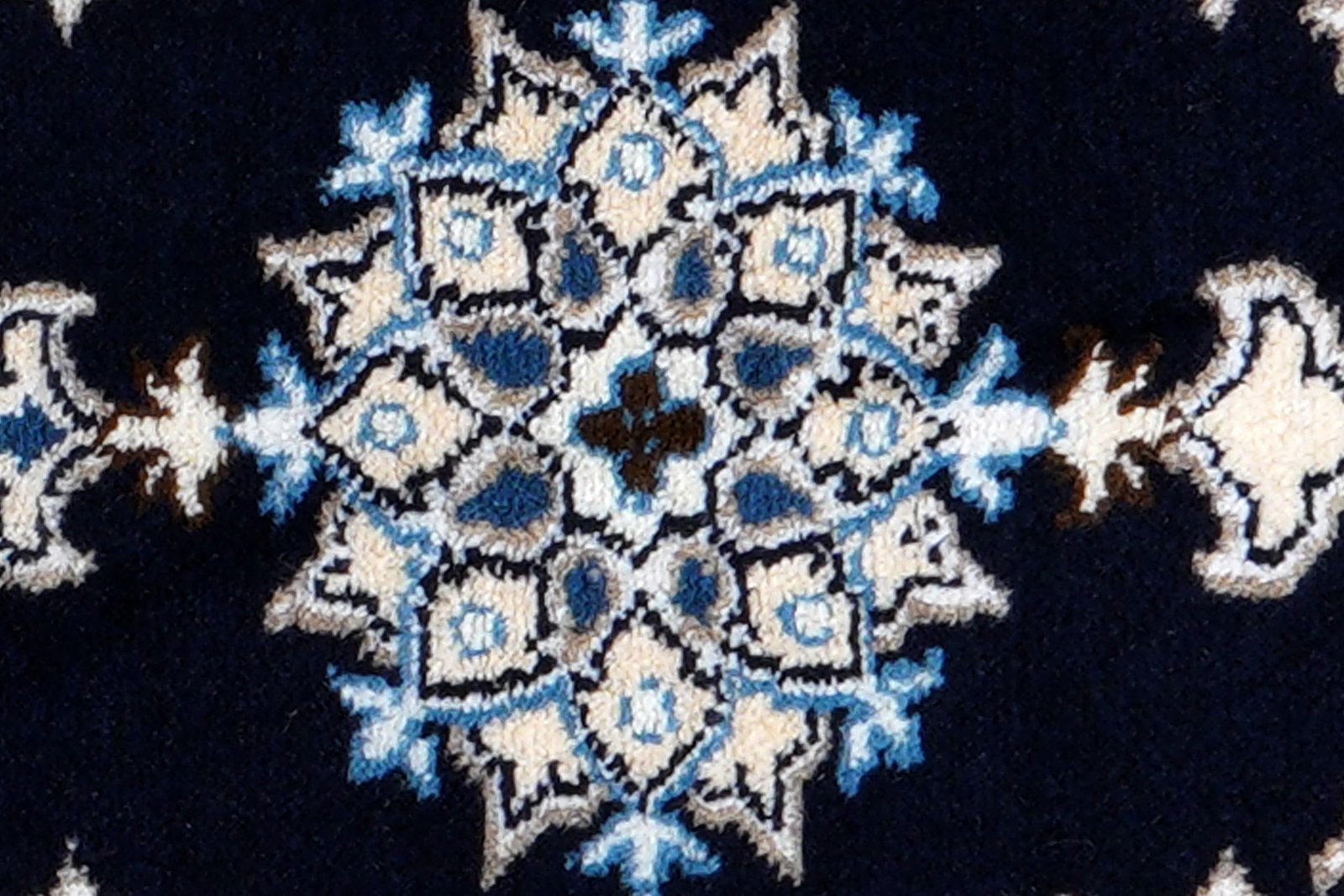 Nain 12La — Hand-knotted, 39x59 cm, Blue, 100% Virgin Wool | View 6