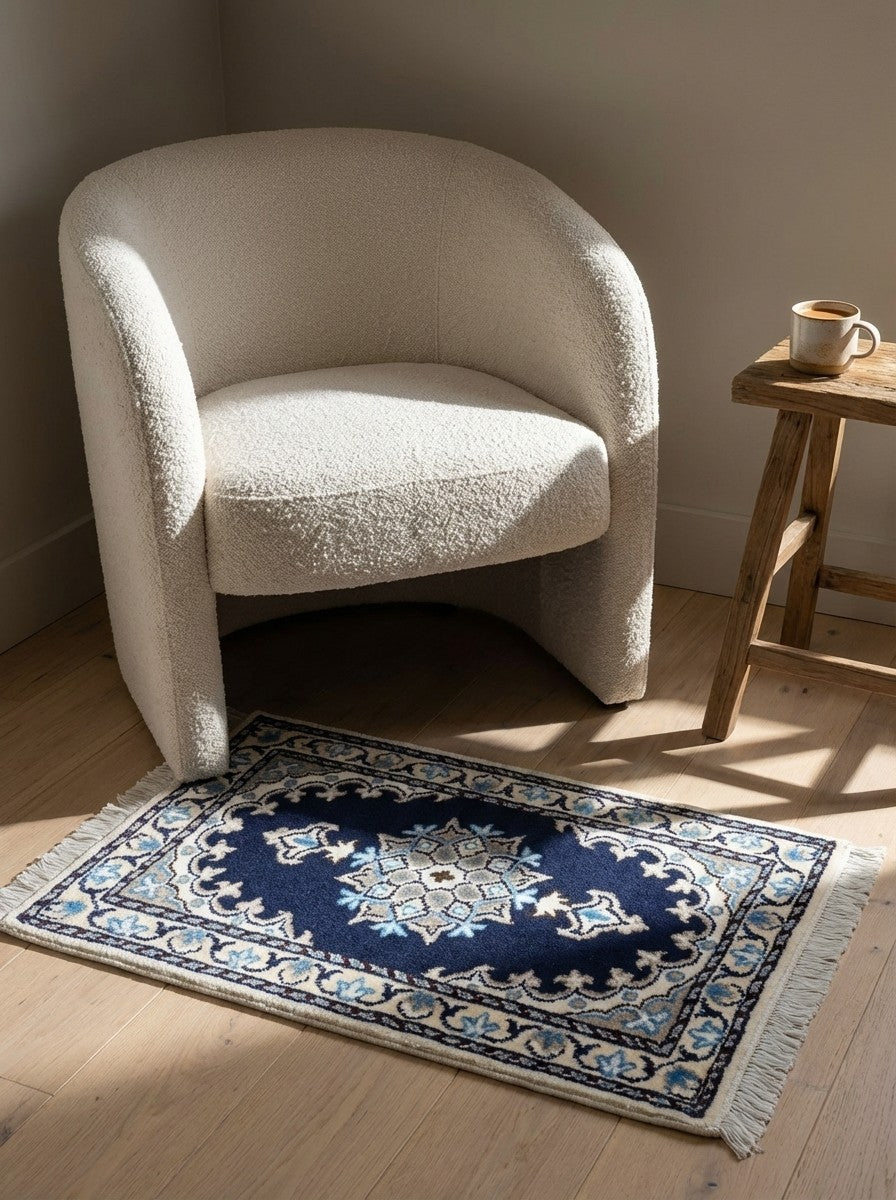Nain 12La — Hand-knotted, 39x60 cm, Blue, 100% Virgin Wool | Detail view