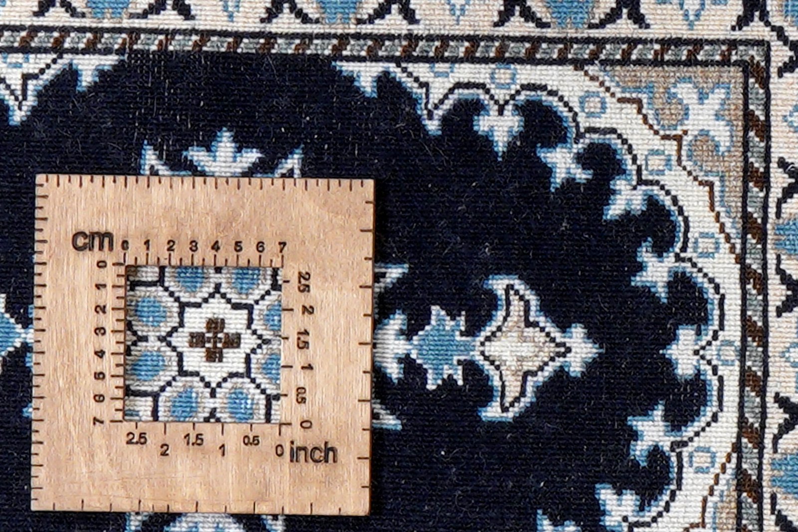 Nain 12La — Hand-knotted, 40x62 cm, Blue, 100% Virgin Wool | View 8