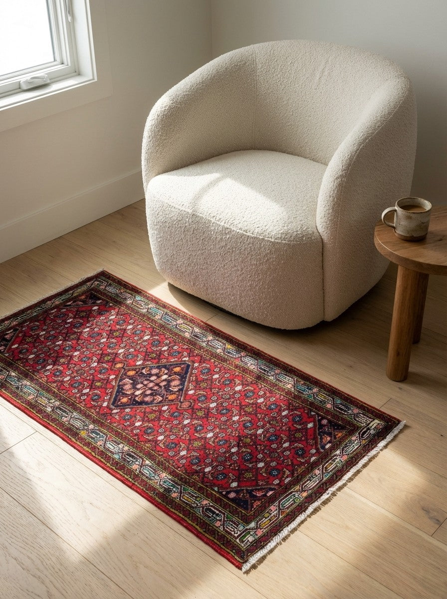 Assadabad — Hand-knotted, 84x200 cm, Red, 100% Virgin Wool | Detail view