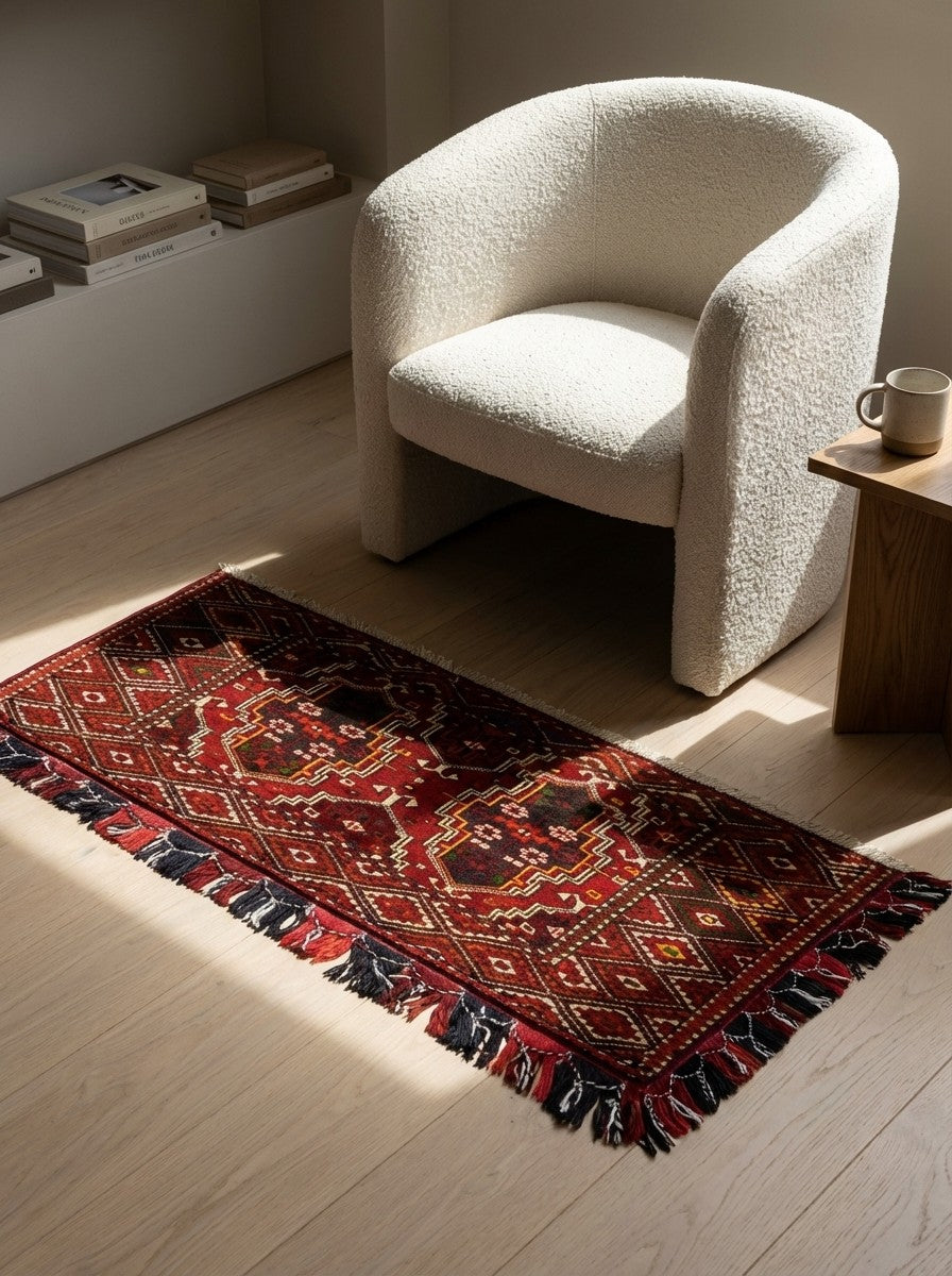 Turkman — Hand-knotted, 104x44 cm, Red, 100% Virgin Wool | Detail view
