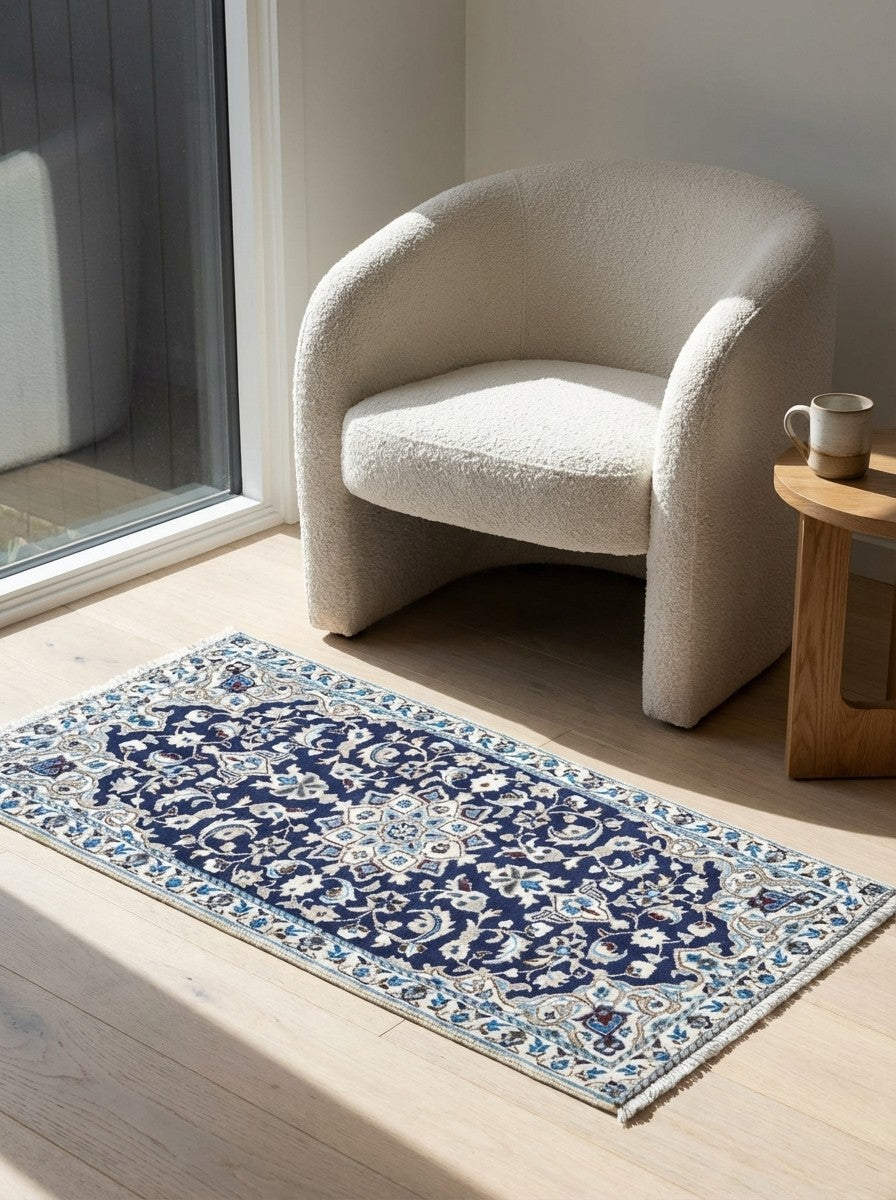 Nain 12La — Hand-knotted, 67x136 cm, Blue, 100% Virgin Wool | Detail view