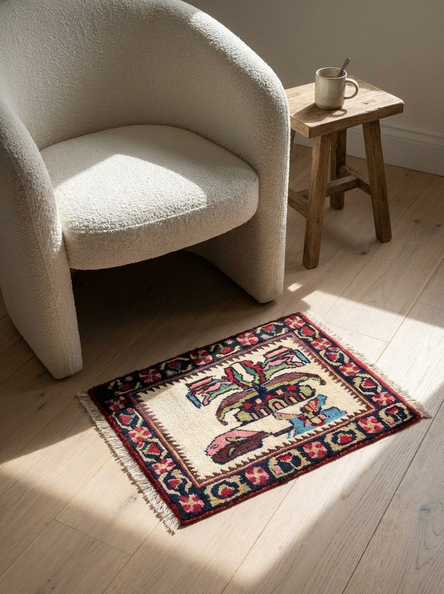 Afshar — Hand-knotted, 45x35 cm, Beige, 100% Virgin Wool | Detail view