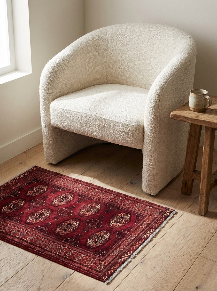 Heritage — Hand-knotted, 96x138 cm, Red, 100% Virgin Wool | Detail view