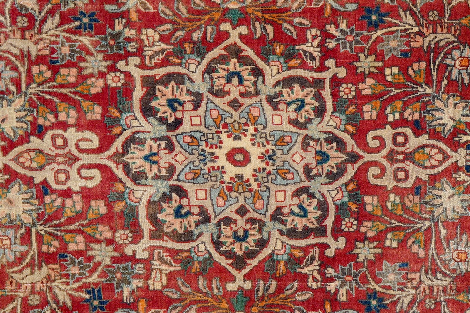 Heritage — Hand-knotted, 108x160 cm, Red, 100% Virgin Wool | View 6