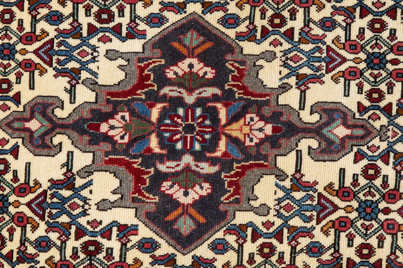 Heritage — Hand-knotted, 101x149 cm, Beige, 100% Virgin Wool | View 6