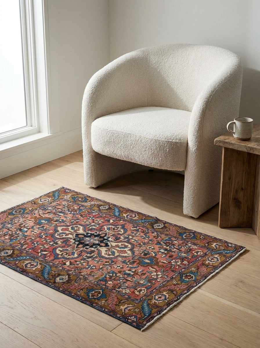 Heritage — Hand-knotted, 115x173 cm, Red, 100% Virgin Wool | Detail view